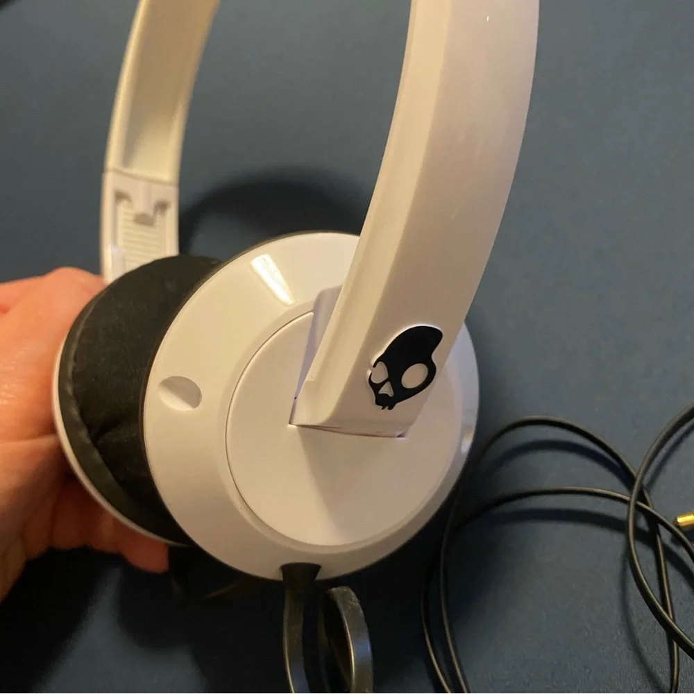 SkullCandy ☠️ Adjustable over the ear headphones - Picture 3 of 6